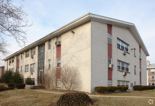 Building Photo - Whitehall Manor