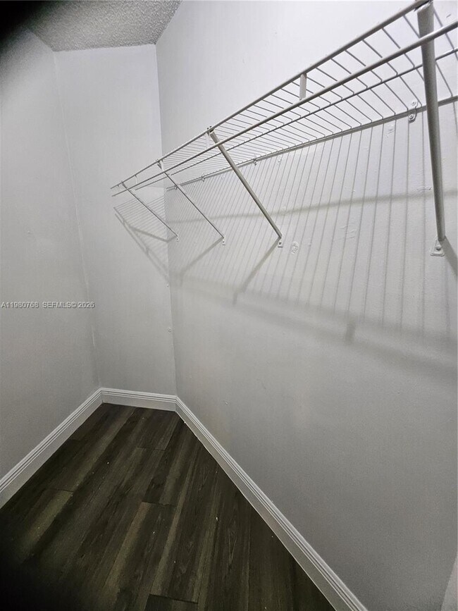 Building Photo - 216 Lake Pointe Dr