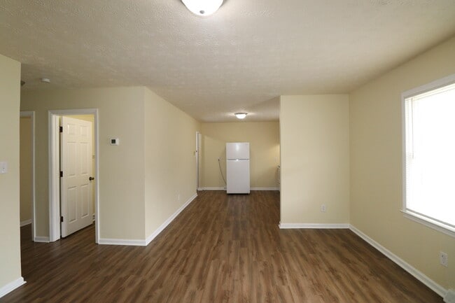 Building Photo - 319 Edgewood Dr