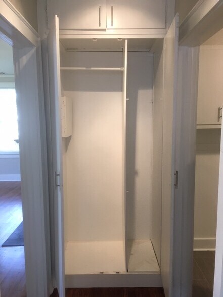 Building Photo - 114 Oleander Ave