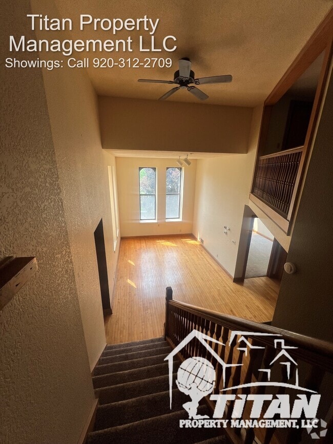 Building Photo - 207 E Irving Ave
