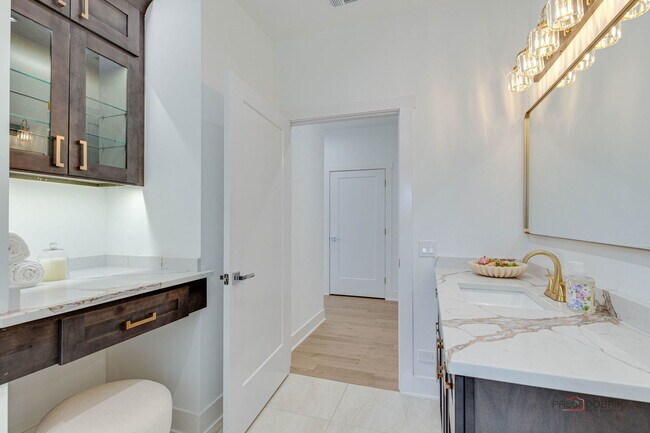 Building Photo - 19 Marina Dr