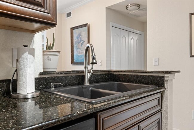Building Photo - 6000-3 Shepherd Mountain Cove