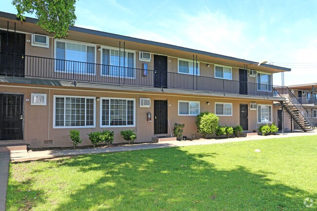 Building Photo - Skyview Villa & Somerset Apartments