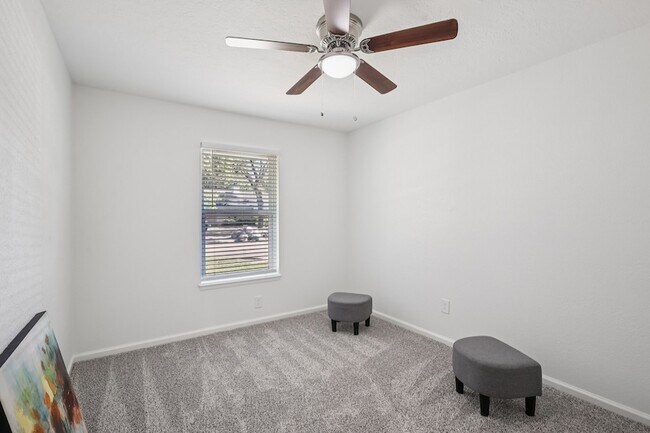 Building Photo - 15322 Torry Pines Rd