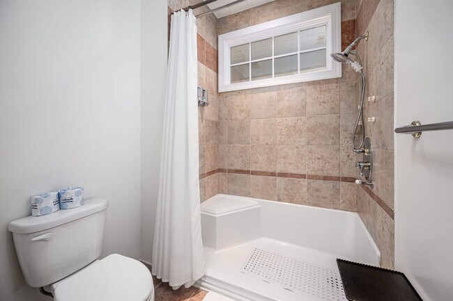 Building Photo - 11468 Club Dr