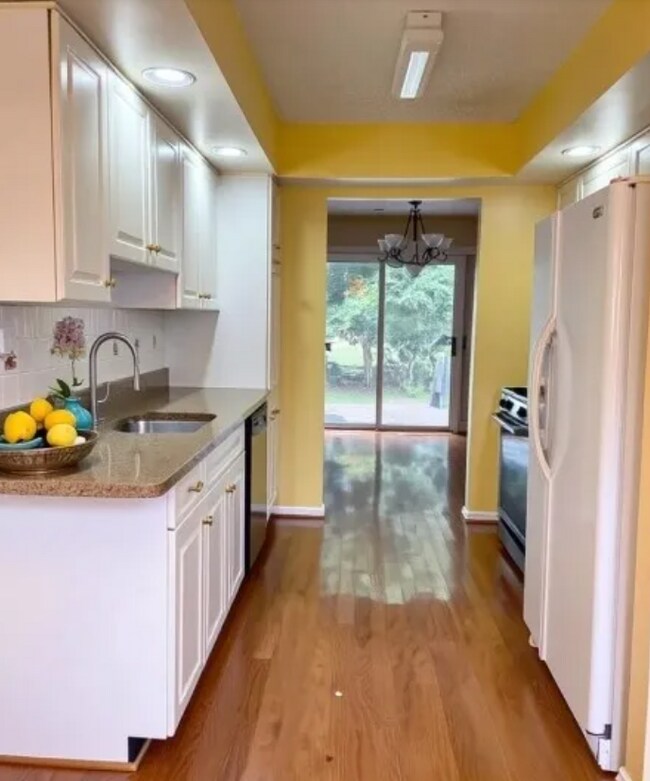 Building Photo - 214 Manahan Ct