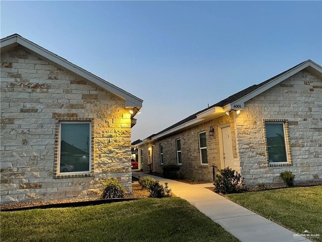 Building Photo - 11 Hawthorne Ave