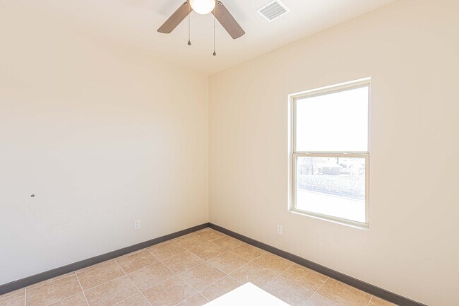 Building Photo - 9397 Senor Tedd Way