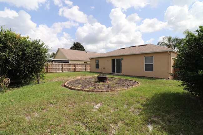 Building Photo - Amazing Lake Mary Neighborhood