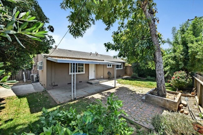 Building Photo - Wow! What a Great Home! Available Soon!