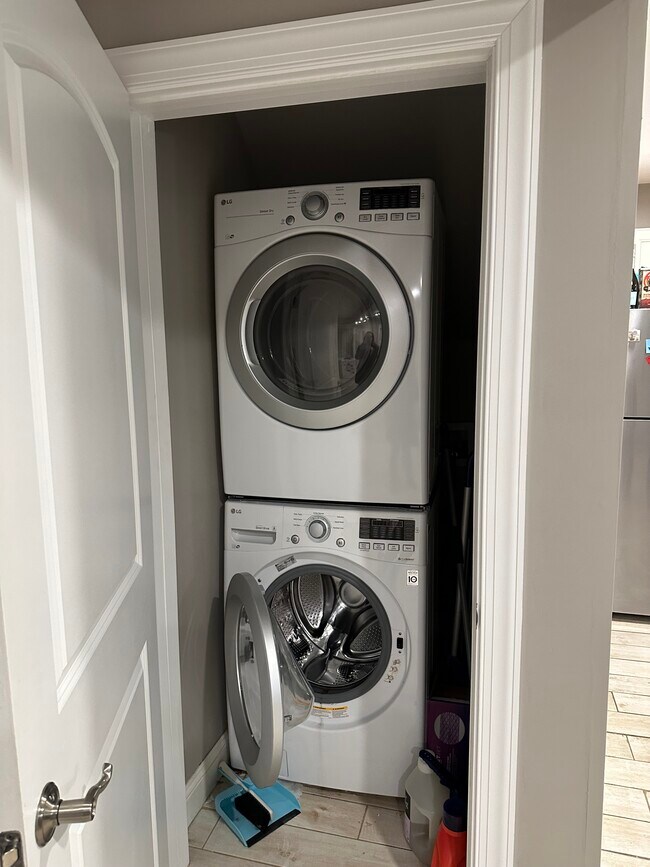 Unit A and B laundry units - 763 S Aurora St