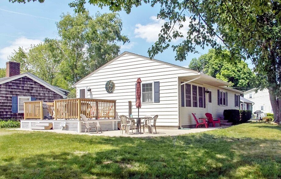 Primary Photo - 100 Hull St