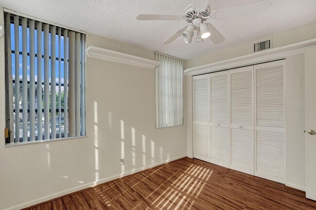 Building Photo - 9510 Seagrape Dr