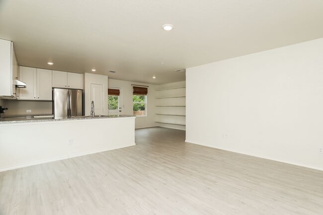 Building Photo - 3 bedroom located off Medina Base - About 5 miles from Lackland AFB