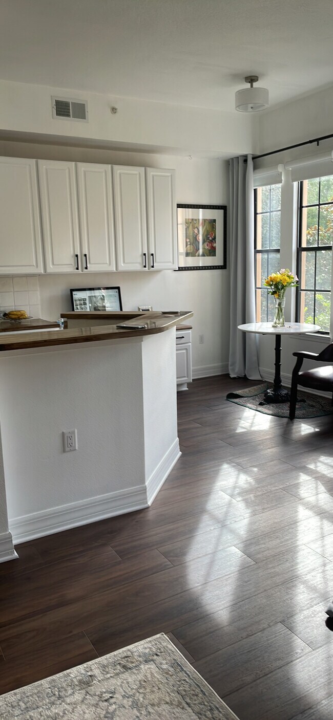 Building Photo - 500 Mirasol Cir