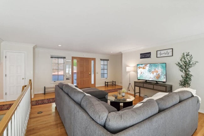 Building Photo - 2908 Lakemont Dr