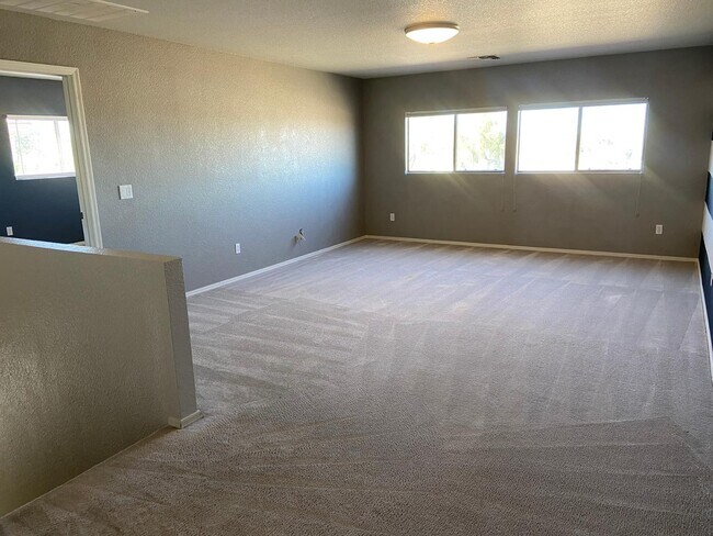 Building Photo - 1330 E Pedro Rd