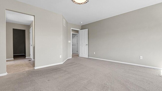 Building Photo - 6011 S Irvington Ct