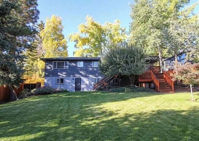 Building Photo - Spacious 4 Bed / 3 Bath Home – Great for Roommates!