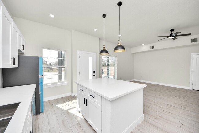 Building Photo - 7815 Joy St