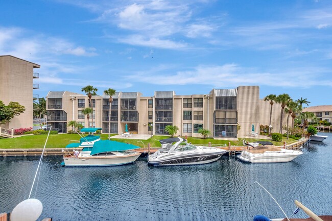 Building Photo - 6 Royal Palm Way