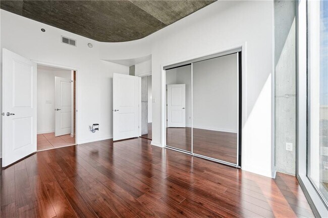 Building Photo - 3324 Peachtree Rd NE