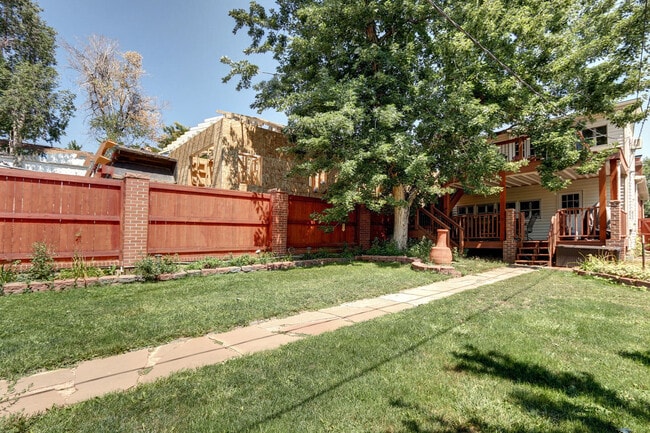 Building Photo - 2429 Hooker St