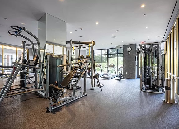 Building Photo - 75 Park Ln S