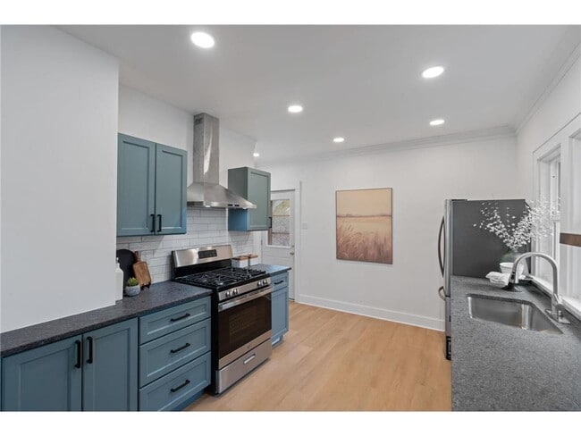 Building Photo - 3419 24th Ave S