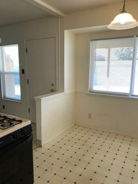 Building Photo - 8129 Shannon St NE