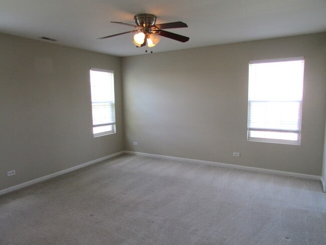 Building Photo - 2502 Evergreen Cir