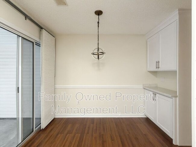 Building Photo - 502 Tree Branch Cir