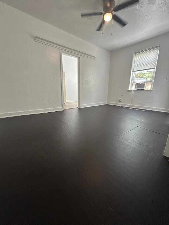 Building Photo - 523 24th St