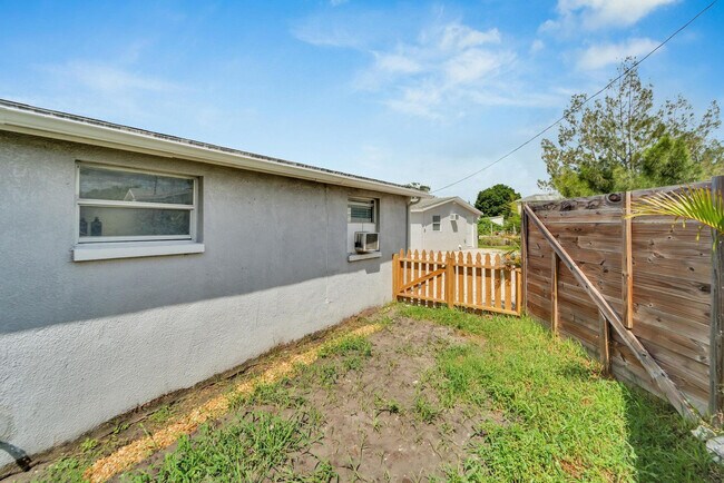 Building Photo - 8818 Rocky Creek Dr