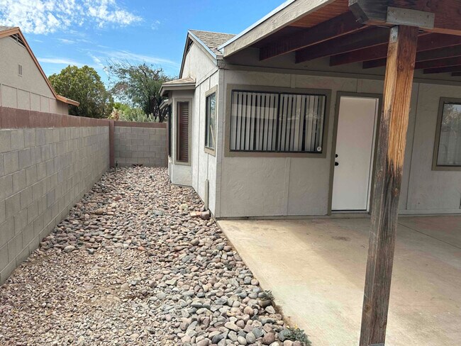 Building Photo - 2540 W Falbrook Way