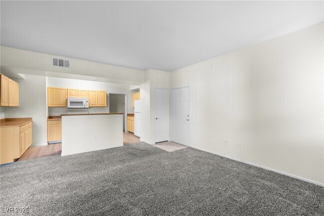 Building Photo - 8250 N Grand Canyon Dr