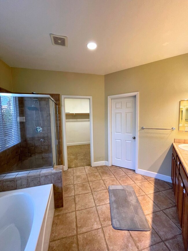Building Photo - Beautiful 4 bed/ 3.5 bath in Natomas!