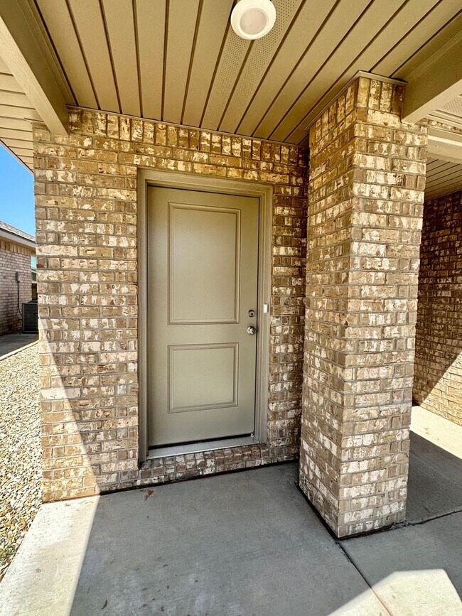 Building Photo - Indulge in Luxury: Upscale 3-Bedroom Duplex for Rent in Coveted Harvest Neighborhood