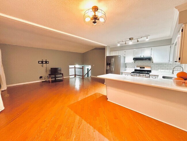 Building Photo - Hidden Gem!  4bed 2bath Single Family Home...