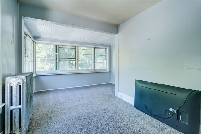 Building Photo - 590 Garson Ave