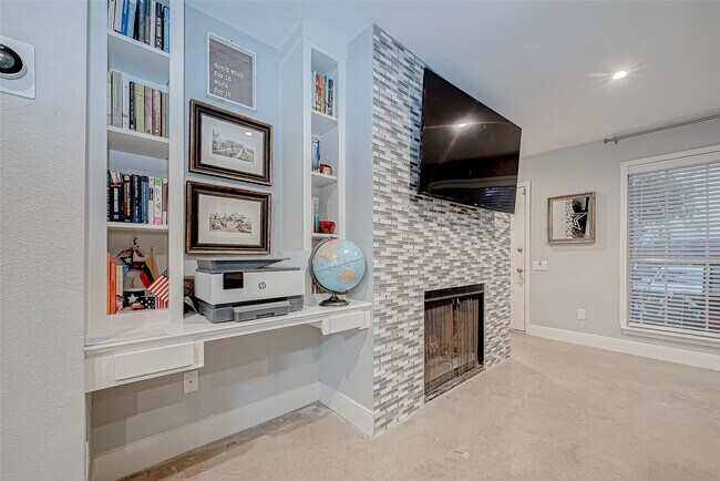 Building Photo - 1860 White Oak Dr