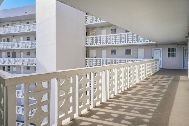 Building Photo - 4141 Nautilus Dr