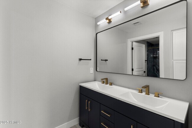 Building Photo - 11680 E Sahuaro Dr