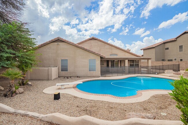 Building Photo - New Listing in Avondale