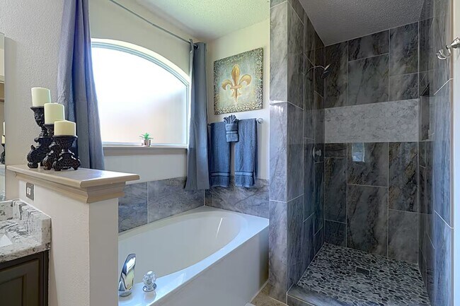 Building Photo - 1305 Marigold Way