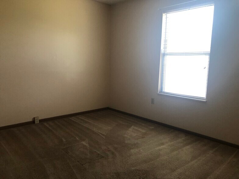 Building Photo - 604 Sunset Cir