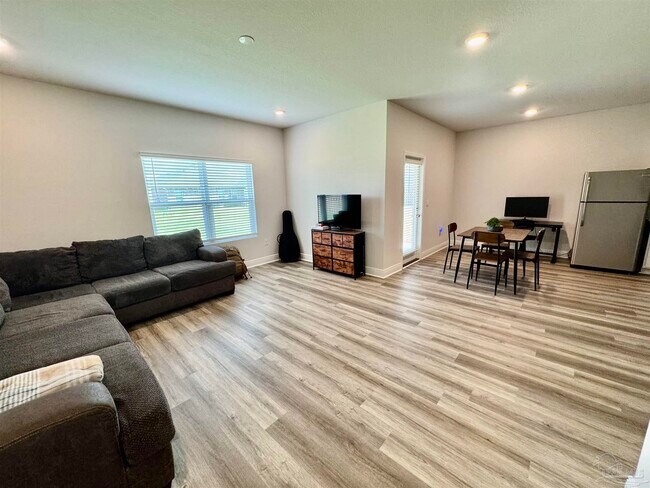 Building Photo - 8084 Fir Tree Dr