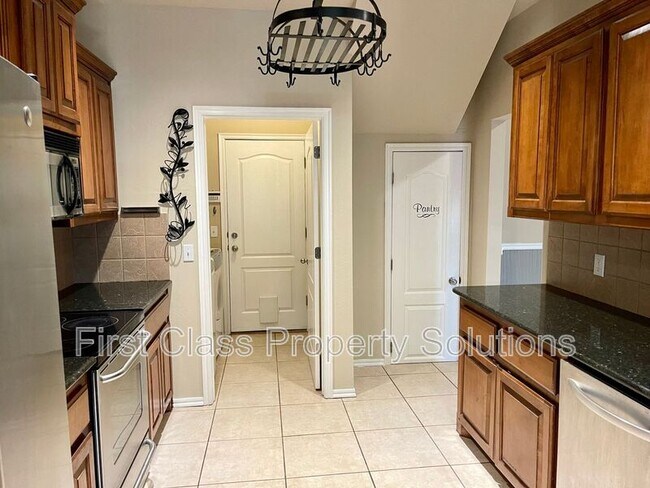 Building Photo - 917 Renita Way