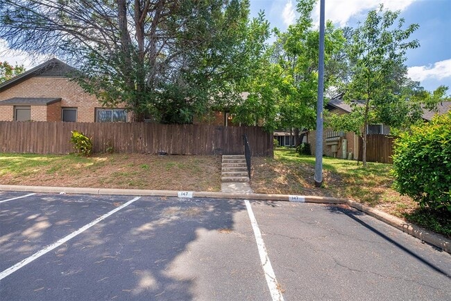 Building Photo - 1015 E Yager Ln